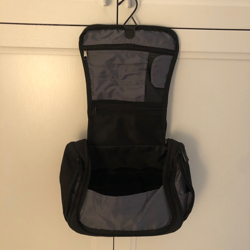 NWOT Hanging Toiletry Bag in Black Nylon